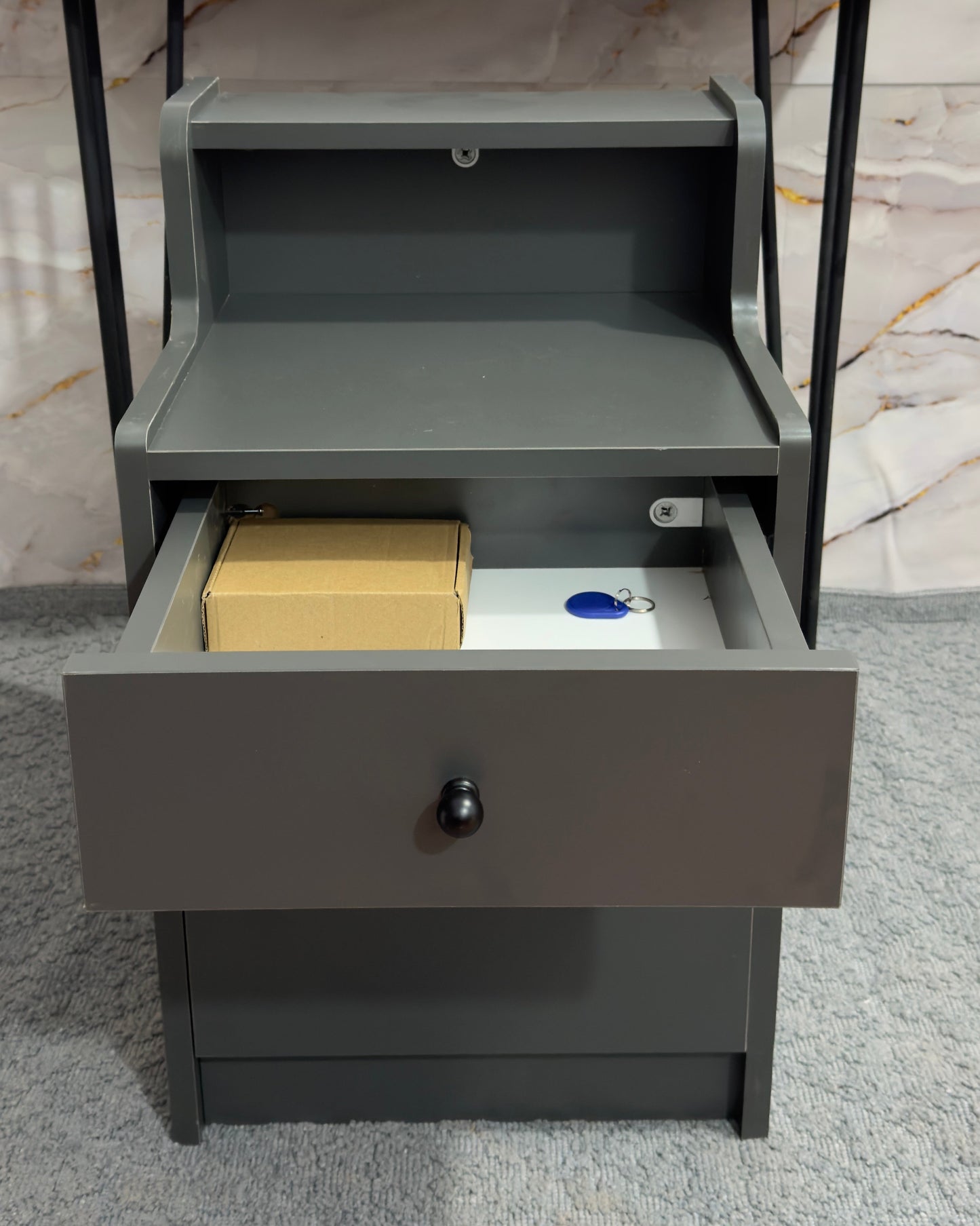 Çelik Kasa ve Gizli Bölmeli Komodin